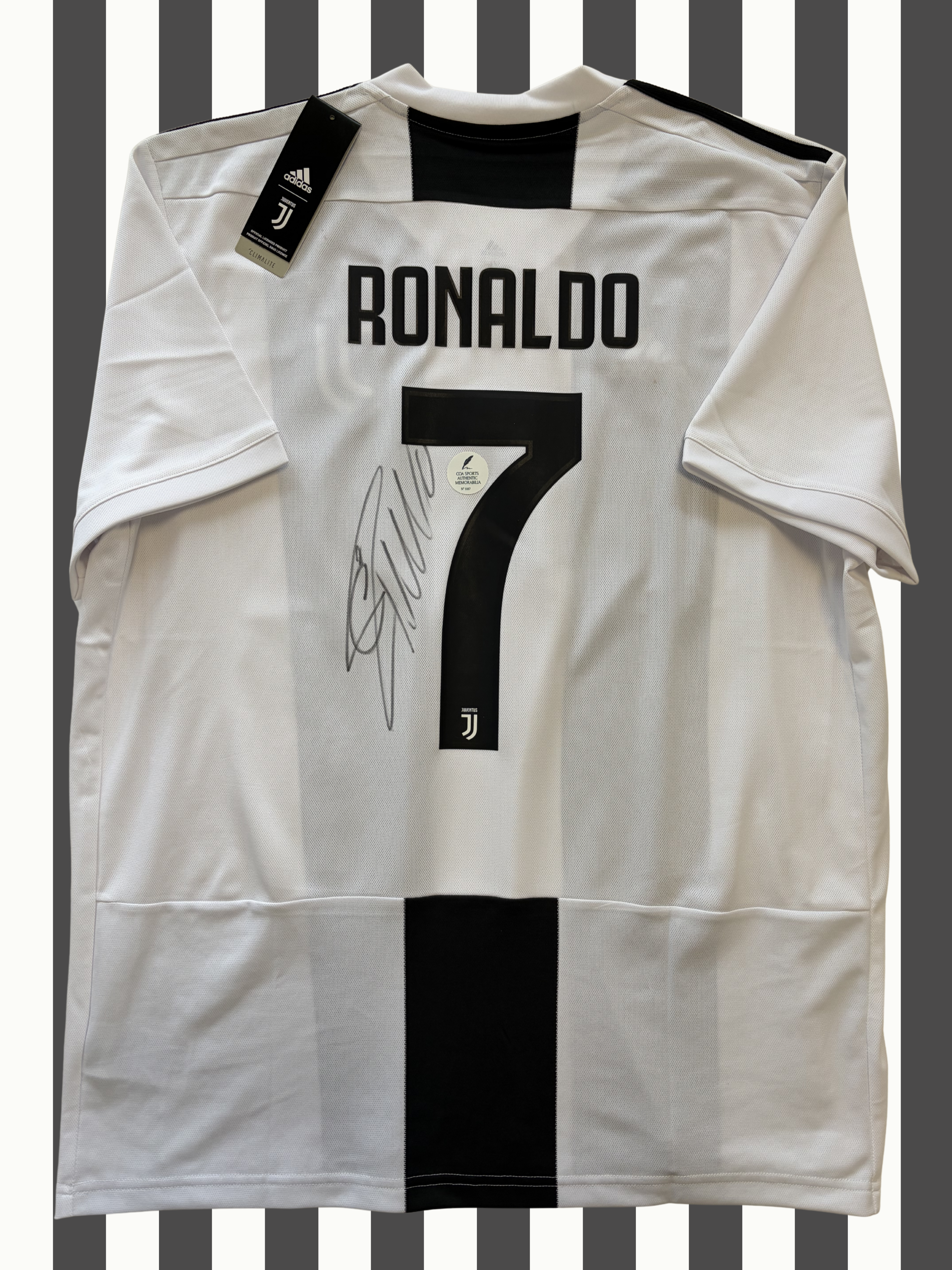 Cristiano Ronaldo Juventus 18/19 SIGNED